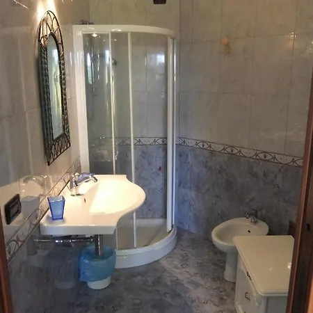 拉萍尼塔b&b酒店 3*